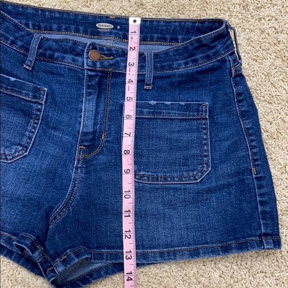 Old Navy Patch Pocket Denim Mid Rise Shorts Medium Wash Slight Distressed Size 8 - Picture 7 of 14